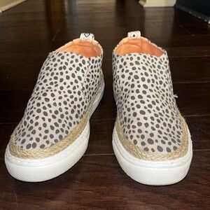 Hey Dude slip in Peyton cheetah beige Women’s size 8